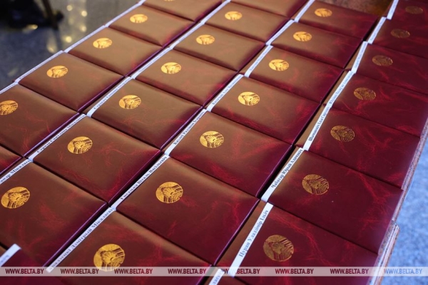 "Это люди исключительного трудолюбия и ответственности". Премьер Беларуси вручил госнаграды "Это люди исключительного трудолюбия и ответственности". Премьер Беларуси вручил госнаграды