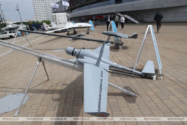 Головченко ознакомился с разработками отечественного и зарубежных ВПК на MILEX Головченко ознакомился с разработками отечественного и зарубежных ВПК на MILEX