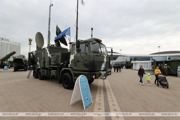 Головченко ознакомился с разработками отечественного и зарубежных ВПК на MILEX Головченко ознакомился с разработками отечественного и зарубежных ВПК на MILEX