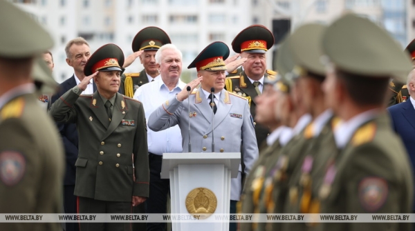 Холодная голова, твердая рука и смелый шаг. Спасатели-пожарные Беларуси празднуют 170-летний юбилей Холодная голова, твердая рука и смелый шаг. Спасатели-пожарные Беларуси празднуют 170-летний юбилей