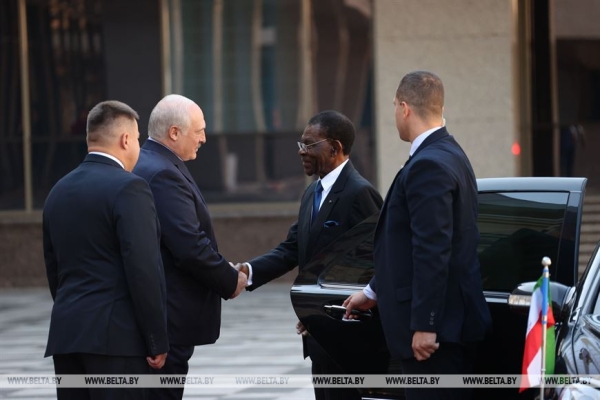 Реновация в свиноводстве, открытые сердца для Африки, планы с Узбекистаном и первая красавица. Итоги недели Президента Реновация в свиноводстве, открытые сердца для Африки, планы с Узбекистаном и первая красавица. Итоги недели Президента