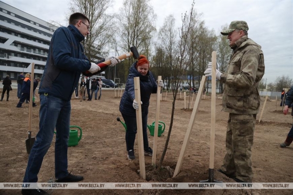 ФОТОРЕПОРТАЖ: Республиканский субботник прошел в Беларуси ФОТОРЕПОРТАЖ: Республиканский субботник прошел в Беларуси