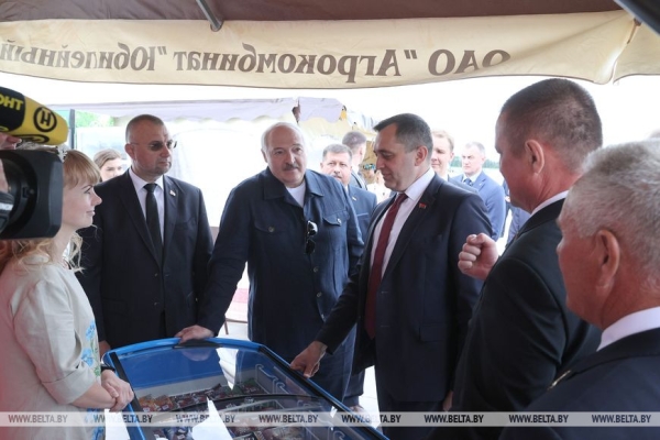 Лукашенко об АПК: не сырье надо вывозить, а готовую продукцию Лукашенко об АПК: не сырье надо вывозить, а готовую продукцию