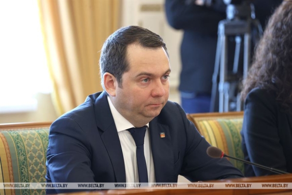 Пассажирский транспорт, лифты, АПК. Головченко обозначил направления сотрудничества с Мурманской областью Пассажирский транспорт, лифты, АПК. Головченко обозначил направления сотрудничества с Мурманской областью