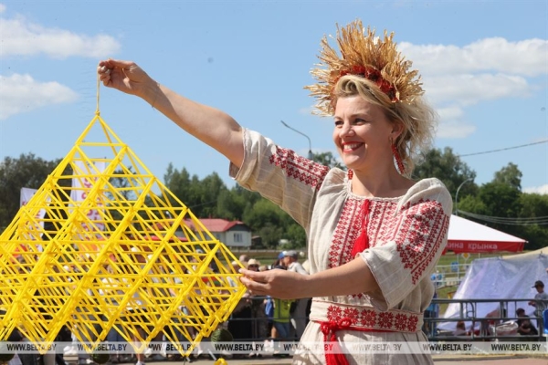 ФОТОФАКТ: Праздник "Купалье" ("Александрия собирает друзей") проходит в Шкловском районе ФОТОФАКТ: Праздник "Купалье" ("Александрия собирает друзей") проходит в Шкловском районе