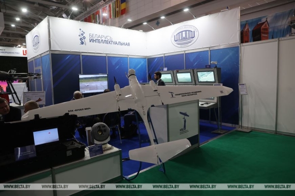 Головченко ознакомился с разработками отечественного и зарубежных ВПК на MILEX Головченко ознакомился с разработками отечественного и зарубежных ВПК на MILEX