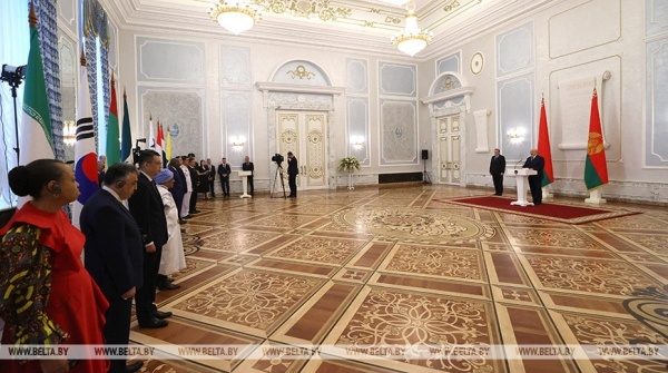 Секретное производство снарядов, резонансное интервью и посылы новым послам. Акценты горячей недели Президента Секретное производство снарядов, резонансное интервью и посылы новым послам. Акценты горячей недели Президента