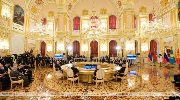 Лукашенко: ЕАЭС должен стать одним из центров принятия решений в мире Лукашенко: ЕАЭС должен стать одним из центров принятия решений в мире