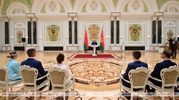 "Будущее непременно за вами". Почему Лукашенко всегда поддерживает молодое поколение