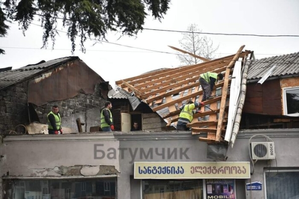 «Крыша трещала и гремела». Белоруски рассказали, как пережили сильнейший ураган в Батуми