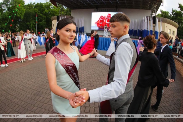Выпускные вечера прошли по всей Беларуси Выпускные вечера прошли по всей Беларуси