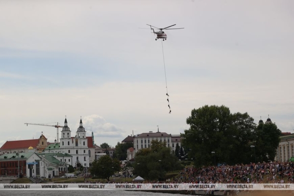 Холодная голова, твердая рука и смелый шаг. Спасатели-пожарные Беларуси празднуют 170-летний юбилей Холодная голова, твердая рука и смелый шаг. Спасатели-пожарные Беларуси празднуют 170-летний юбилей
