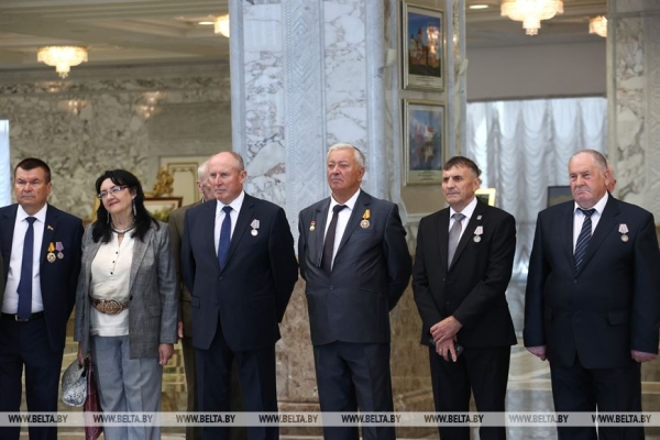 Лукашенко: чем больше личных достижений, тем сильнее наша Беларусь