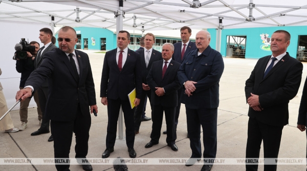 Лукашенко об АПК: не сырье надо вывозить, а готовую продукцию Лукашенко об АПК: не сырье надо вывозить, а готовую продукцию