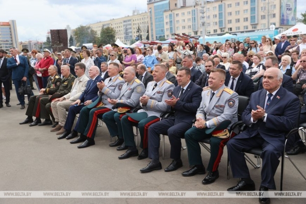 Холодная голова, твердая рука и смелый шаг. Спасатели-пожарные Беларуси празднуют 170-летний юбилей Холодная голова, твердая рука и смелый шаг. Спасатели-пожарные Беларуси празднуют 170-летний юбилей