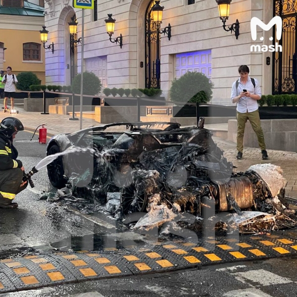 В центре Москвы сгорел редкий Lamborghini Aventador S roadster – видео