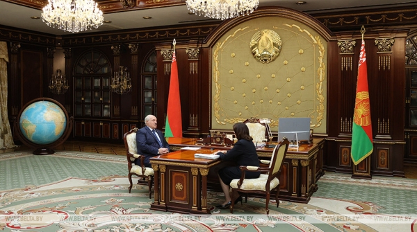 Законотворчество, работа с населением и выборы. Лукашенко провел встречу с главой Совета Республики Законотворчество, работа с населением и выборы. Лукашенко провел встречу с главой Совета Республики