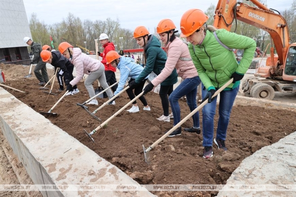 ФОТОРЕПОРТАЖ: Республиканский субботник прошел в Беларуси ФОТОРЕПОРТАЖ: Республиканский субботник прошел в Беларуси
