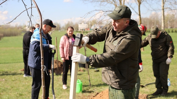ФОТОРЕПОРТАЖ: Республиканский субботник прошел в Беларуси ФОТОРЕПОРТАЖ: Республиканский субботник прошел в Беларуси