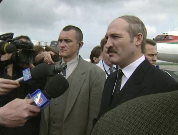 Под бомбами "демократии". Обнародовано уникальное архивное видео об историческом визите Лукашенко в Белград Под бомбами "демократии". Обнародовано уникальное архивное видео об историческом визите Лукашенко в Белград