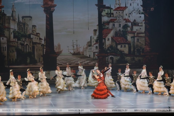 Лукашенко: без культурного наследия и крепкой духовной основы народ не может быть независимым Лукашенко: без культурного наследия и крепкой духовной основы народ не может быть независимым