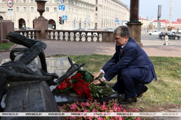 ФОТОРЕПОРТАЖ: 22 июня в Беларуси прошел День всенародной памяти жертв Великой Отечественной войны и геноцида белорусского народа ФОТОРЕПОРТАЖ: 22 июня в Беларуси прошел День всенародной памяти жертв Великой Отечественной войны и геноцида белорусского народа