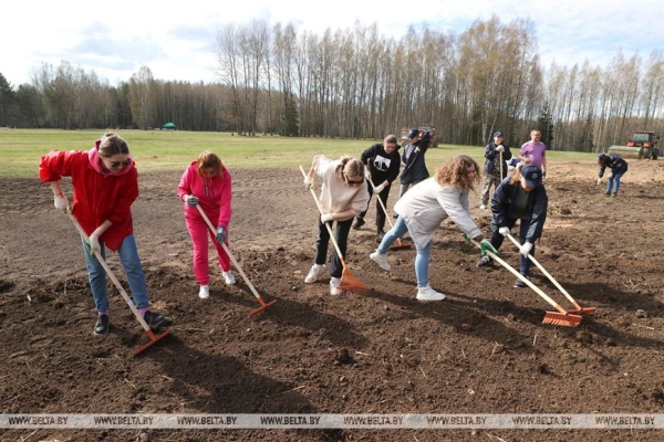 ФОТОРЕПОРТАЖ: Республиканский субботник прошел в Беларуси ФОТОРЕПОРТАЖ: Республиканский субботник прошел в Беларуси