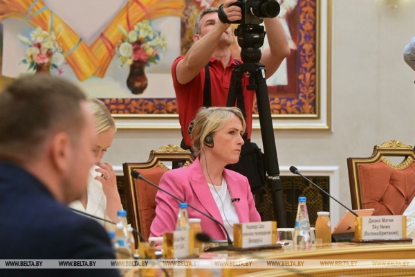 "Бомбическая пресс-конференция", "Правит железной рукой". Что западные СМИ написали о встрече с Лукашенко