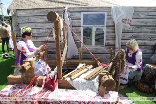 ФОТОФАКТ: Праздник "Купалье" ("Александрия собирает друзей") проходит в Шкловском районе ФОТОФАКТ: Праздник "Купалье" ("Александрия собирает друзей") проходит в Шкловском районе