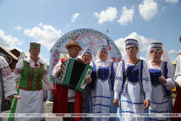 ФОТОФАКТ: Праздник "Купалье" ("Александрия собирает друзей") проходит в Шкловском районе ФОТОФАКТ: Праздник "Купалье" ("Александрия собирает друзей") проходит в Шкловском районе