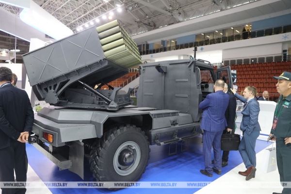 Головченко ознакомился с разработками отечественного и зарубежных ВПК на MILEX Головченко ознакомился с разработками отечественного и зарубежных ВПК на MILEX