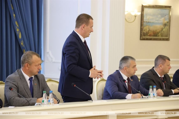 Реновация в свиноводстве, открытые сердца для Африки, планы с Узбекистаном и первая красавица. Итоги недели Президента Реновация в свиноводстве, открытые сердца для Африки, планы с Узбекистаном и первая красавица. Итоги недели Президента