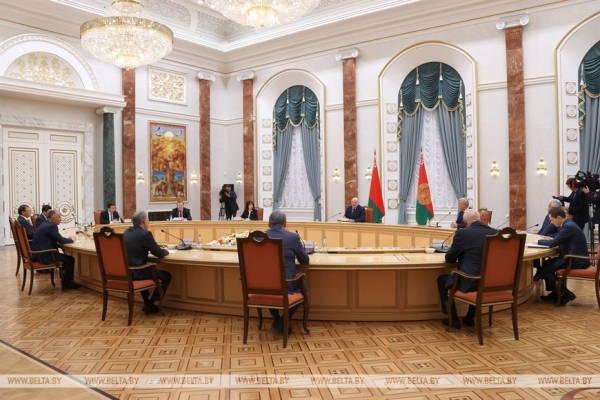 Угроза глобального конфликта, "контрнаступ" и призыв к единству. Все громкие заявления Лукашенко на встрече по линии ОДКБ Угроза глобального конфликта, "контрнаступ" и призыв к единству. Все громкие заявления Лукашенко на встрече по линии ОДКБ