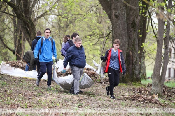 ФОТОРЕПОРТАЖ: Республиканский субботник прошел в Беларуси ФОТОРЕПОРТАЖ: Республиканский субботник прошел в Беларуси