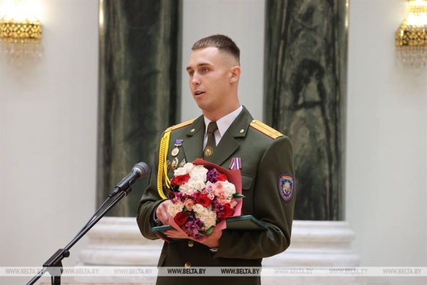 Ваши достижения вдохновляют. Лукашенко вручил награды выпускникам и преподавателям вузов Ваши достижения вдохновляют. Лукашенко вручил награды выпускникам и преподавателям вузов