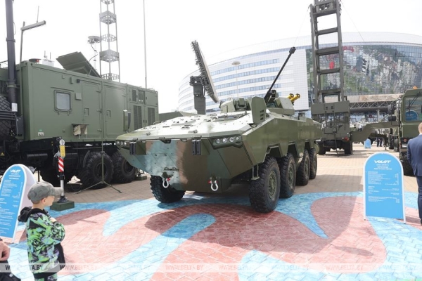 Головченко ознакомился с разработками отечественного и зарубежных ВПК на MILEX Головченко ознакомился с разработками отечественного и зарубежных ВПК на MILEX