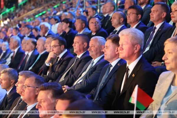 Выступление Лукашенко на патриотическом форуме "Мы - беларусы!", посвященном Дню народного единства Выступление Лукашенко на патриотическом форуме "Мы - беларусы!", посвященном Дню народного единства