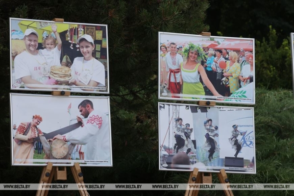 ФОТОФАКТ: Праздник "Купалье" ("Александрия собирает друзей") проходит в Шкловском районе ФОТОФАКТ: Праздник "Купалье" ("Александрия собирает друзей") проходит в Шкловском районе