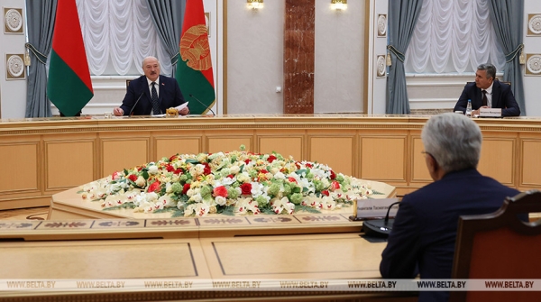 "Чтобы быть самодостаточными". Лукашенко предложит Путину выработать программу действий России и Беларуси "Чтобы быть самодостаточными". Лукашенко предложит Путину выработать программу действий России и Беларуси