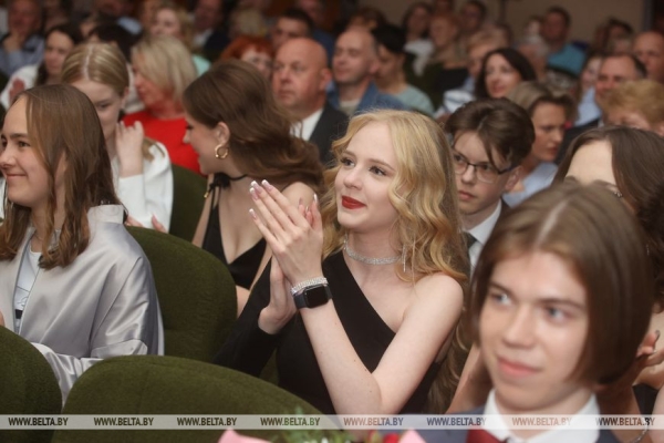 Выпускные вечера прошли по всей Беларуси Выпускные вечера прошли по всей Беларуси