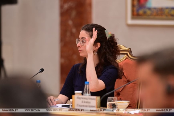 "Бомбическая пресс-конференция", "Правит железной рукой". Что западные СМИ написали о встрече с Лукашенко