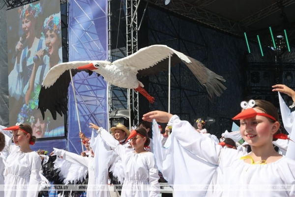 ФОТОФАКТ: Праздник "Купалье" ("Александрия собирает друзей") проходит в Шкловском районе ФОТОФАКТ: Праздник "Купалье" ("Александрия собирает друзей") проходит в Шкловском районе