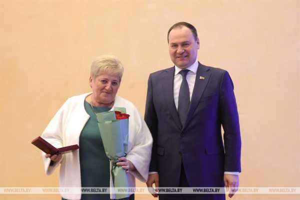 "Это люди исключительного трудолюбия и ответственности". Премьер Беларуси вручил госнаграды "Это люди исключительного трудолюбия и ответственности". Премьер Беларуси вручил госнаграды