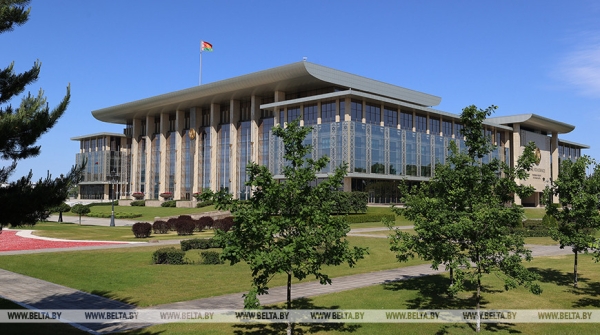 Лукашенко подписал закон о днях для диспансеризации и сокращенной работе для многодетных Лукашенко подписал закон о днях для диспансеризации и сокращенной работе для многодетных