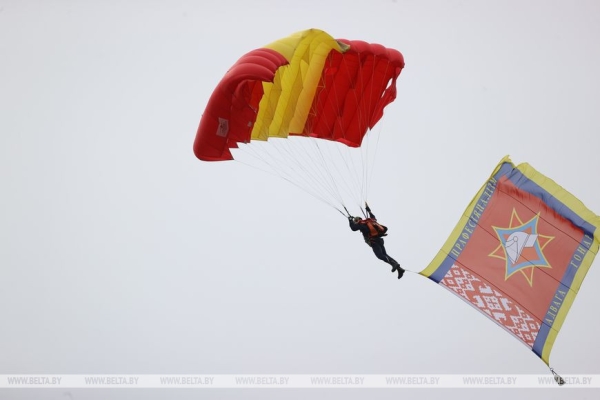 Холодная голова, твердая рука и смелый шаг. Спасатели-пожарные Беларуси празднуют 170-летний юбилей Холодная голова, твердая рука и смелый шаг. Спасатели-пожарные Беларуси празднуют 170-летний юбилей
