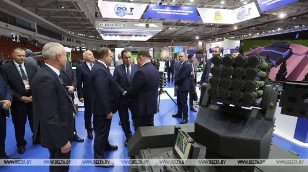 Головченко ознакомился с разработками отечественного и зарубежных ВПК на MILEX Головченко ознакомился с разработками отечественного и зарубежных ВПК на MILEX