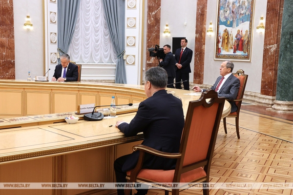 Укрепление доверия, истерики Запада и план действий в экономике. О чем говорил Лукашенко с главами МИД ОДКБ? Укрепление доверия, истерики Запада и план действий в экономике. О чем говорил Лукашенко с главами МИД ОДКБ?