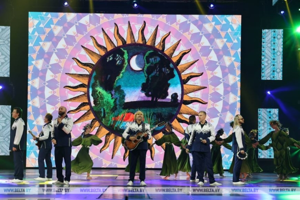 Выступление Лукашенко на патриотическом форуме "Мы - беларусы!", посвященном Дню народного единства Выступление Лукашенко на патриотическом форуме "Мы - беларусы!", посвященном Дню народного единства