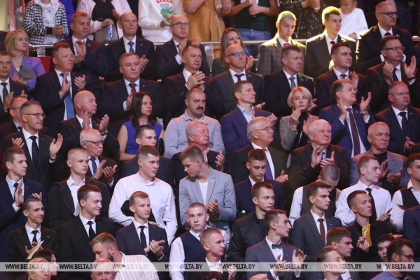 Выступление Лукашенко на патриотическом форуме "Мы - беларусы!", посвященном Дню народного единства Выступление Лукашенко на патриотическом форуме "Мы - беларусы!", посвященном Дню народного единства