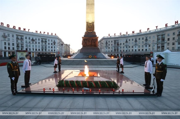 ФОТОРЕПОРТАЖ: 22 июня в Беларуси прошел День всенародной памяти жертв Великой Отечественной войны и геноцида белорусского народа ФОТОРЕПОРТАЖ: 22 июня в Беларуси прошел День всенародной памяти жертв Великой Отечественной войны и геноцида белорусского народа